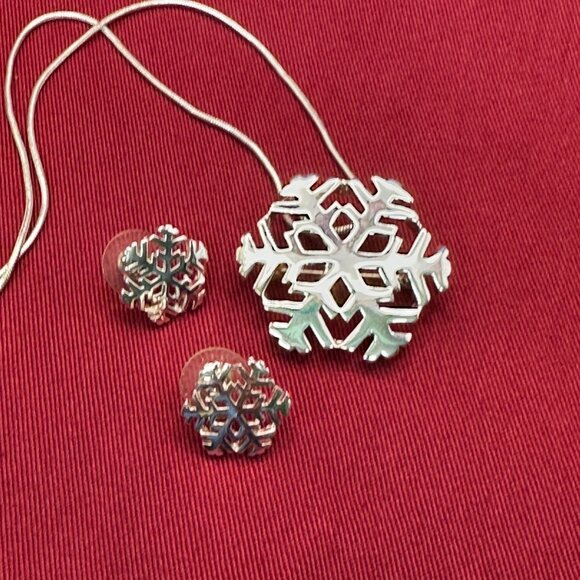 Christmas Silver-Tone Snowflake Pendant/Brooch & Matching Post Earrings - Picture 2 of 12